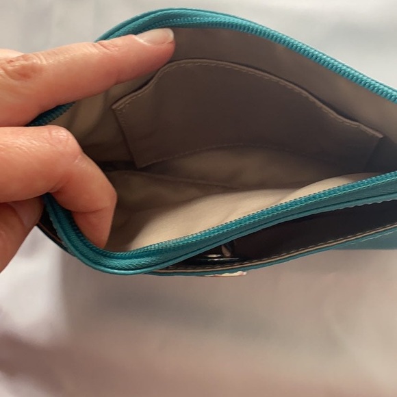 COACH Leather Turn Lock Medium Wristlet F 49472 turquoise - Picture 7 of 13